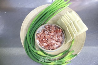 超下饭的肉末蒜薹豆干步骤1