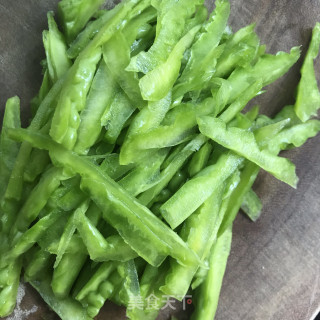 苦瓜洋葱炒蛋步骤4