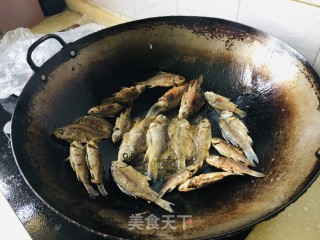 干煎小鲫鱼步骤3