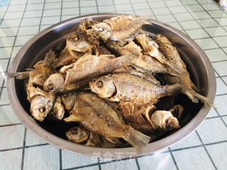 干煎小鲫鱼步骤5