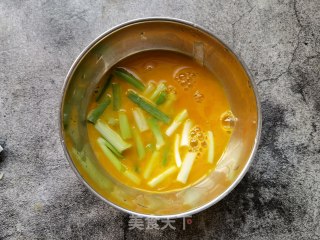 芦笋辣椒炒鸡蛋步骤2