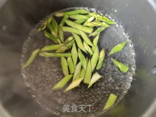 芦笋辣椒炒鸡蛋步骤5