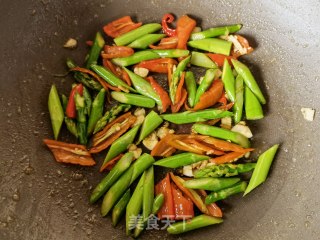 芦笋辣椒炒鸡蛋步骤9