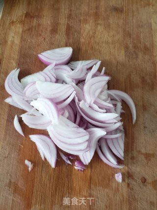 紫茄子炒洋葱步骤2