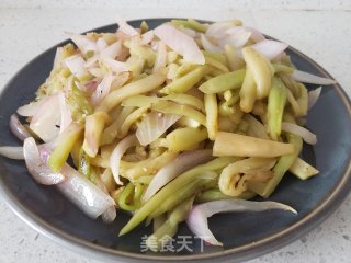 紫茄子炒洋葱步骤5