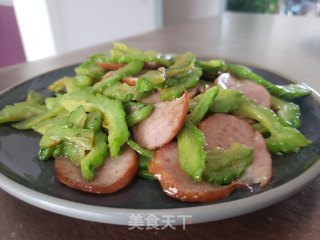 苦瓜炒红肠步骤7