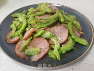 苦瓜炒红肠步骤6