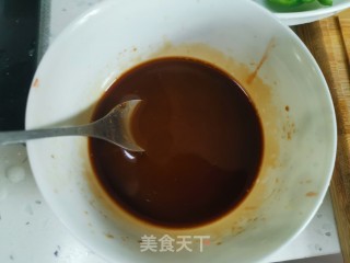 青椒木耳炒豆腐步骤3