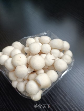 白玉菇滑蛋步骤1