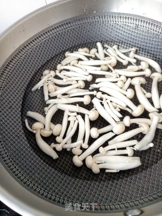 白玉菇滑蛋步骤3
