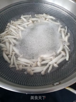 白玉菇滑蛋步骤4