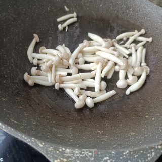 白玉菇滑蛋步骤7