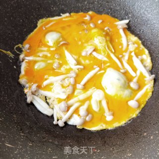 白玉菇滑蛋步骤10