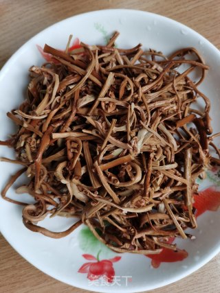 蕨菜干炖鸡肉步骤1