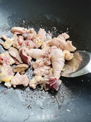 蕨菜干炖鸡肉步骤4