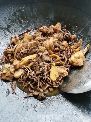 蕨菜干炖鸡肉步骤8
