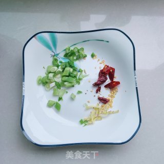 五花肉炒包菜步骤3