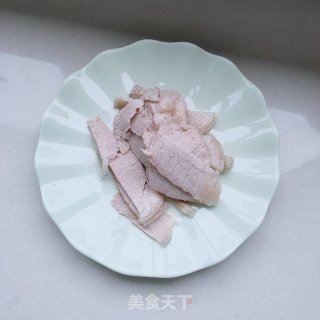 五花肉炒包菜步骤2