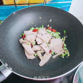 五花肉炒包菜步骤5