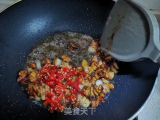 剁辣椒炒鸡步骤7