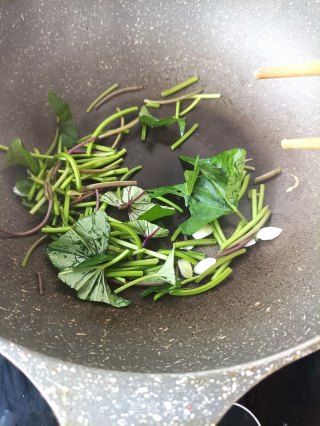 乌鸡蛋炒红薯叶步骤11