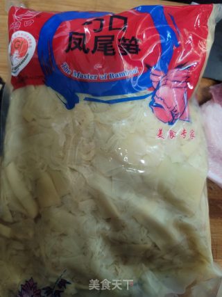 五花肉焖凤尾笋步骤1