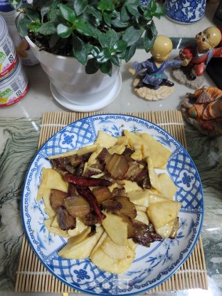 腊肉炒马蹄笋步骤8