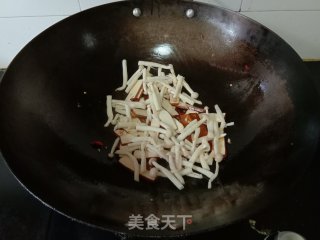 海鲜菇炒香干步骤6