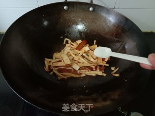 海鲜菇炒香干步骤9