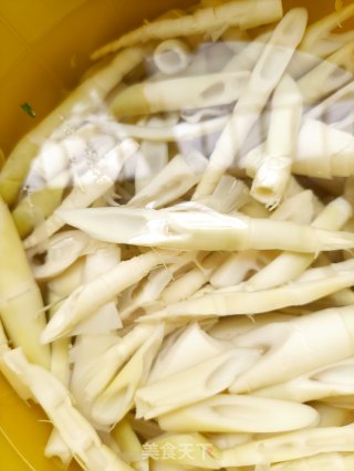 腌竹笋烧肉步骤2
