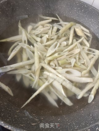 腌竹笋烧肉步骤4