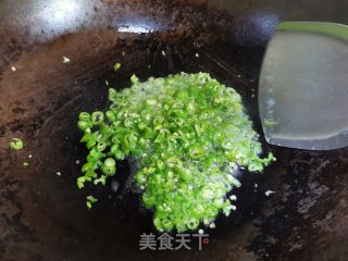 大蒜青辣椒皮蛋步骤2