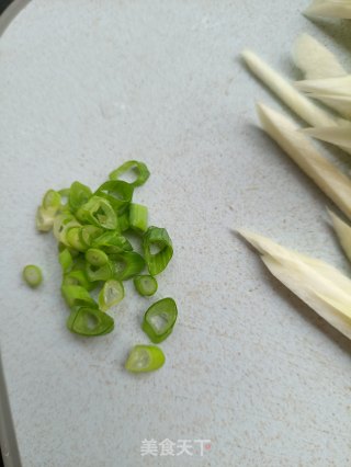 茭白炒乌鸡蛋步骤2