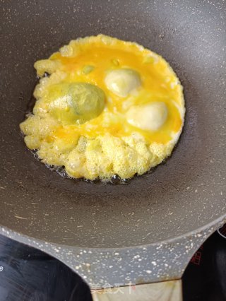 茭白炒乌鸡蛋步骤5
