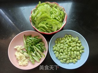 毛豆炒苦瓜步骤1
