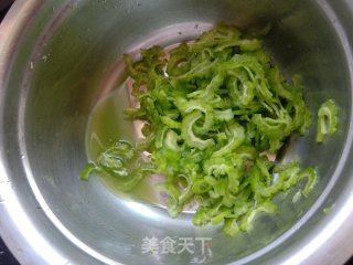 毛豆炒苦瓜步骤3