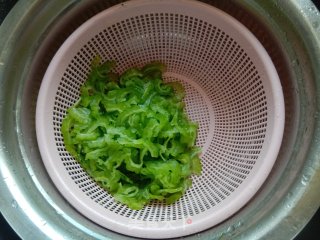 毛豆炒苦瓜步骤4
