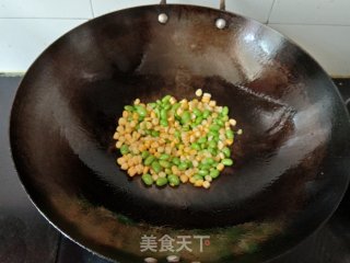 玉米炒毛豆步骤3