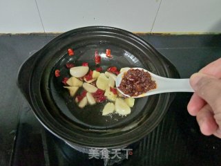 砂锅啤酒鱼头步骤3