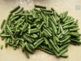 蒜蓉辣椒炒蒸豆角步骤2