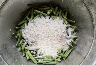 蒜蓉辣椒炒蒸豆角步骤5