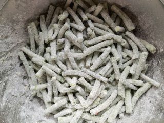 蒜蓉辣椒炒蒸豆角步骤6