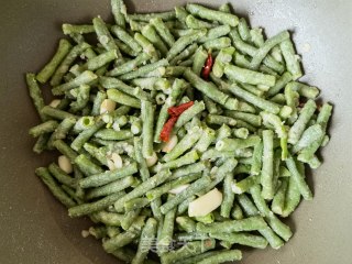 蒜蓉辣椒炒蒸豆角步骤13