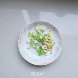 五花肉炒辣椒步骤3