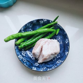 五花肉炒辣椒步骤1