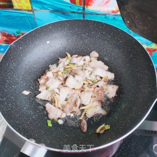 五花肉炒辣椒步骤5