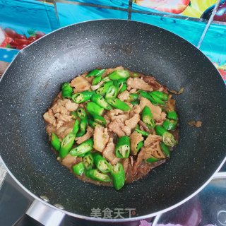 五花肉炒辣椒步骤9