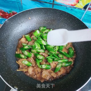 五花肉炒辣椒步骤8