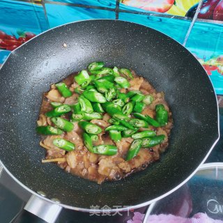 五花肉炒辣椒步骤7