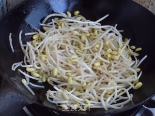 黄豆芽炒鸡蛋步骤5